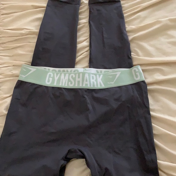 NWOT Gymshark Dark Grey Leggings Blue Band - Picture 1 of 2